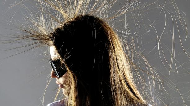 Почему волосы электризуются при сушке